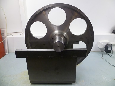 Static balancing a bandsaw wheel